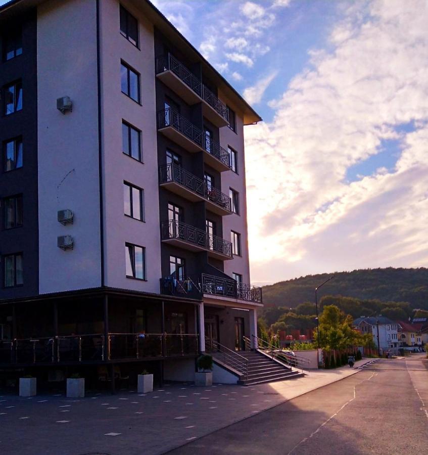 Апартаменти В "Арена Віладж" Polyana  Exterior photo